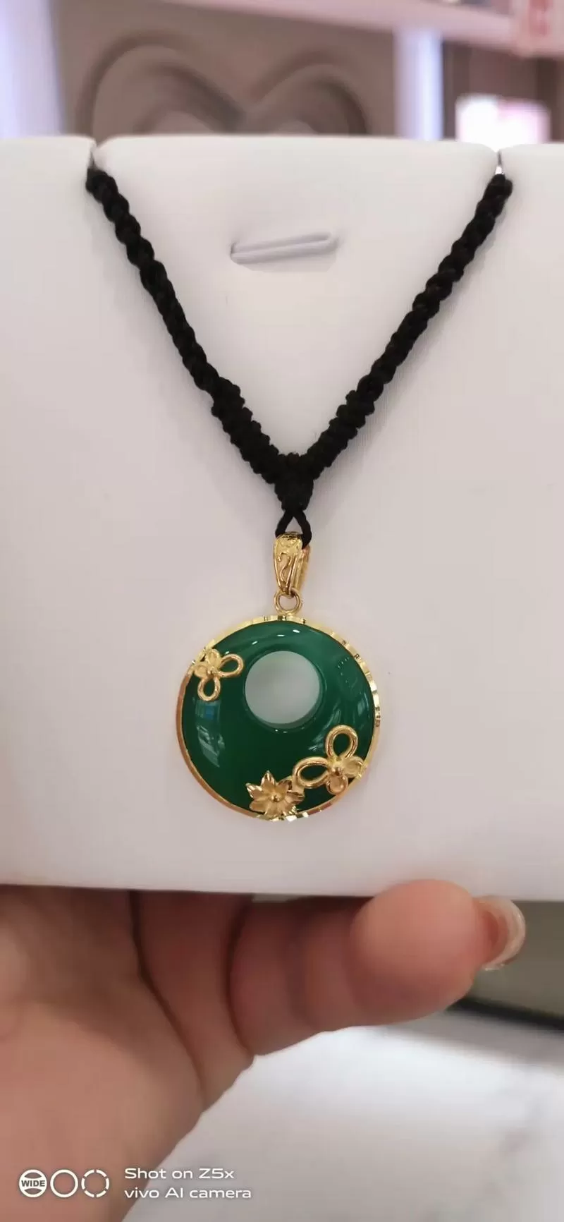 玉吊坠链子编织图标