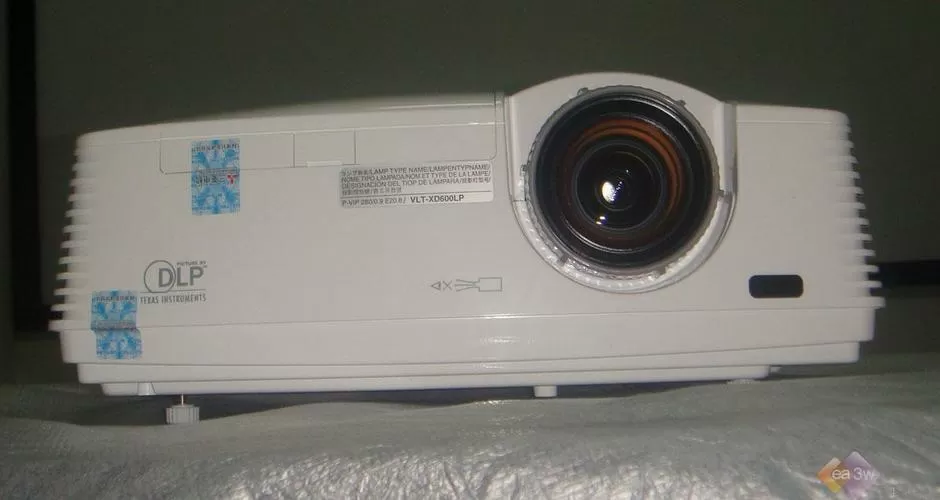三菱GX745投影仪