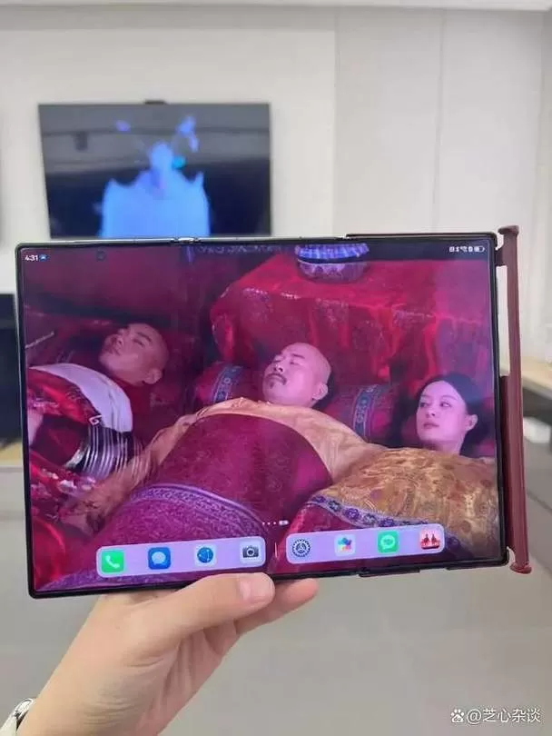 折叠屏看短剧画面不全怎么办