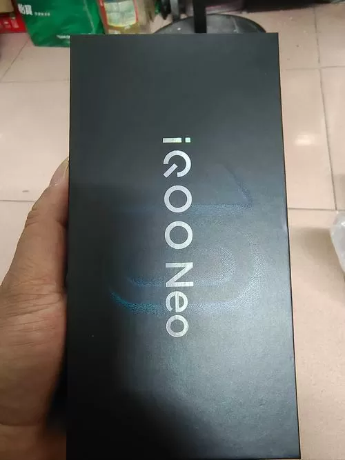 iqooneo顶部的小孔是什么
