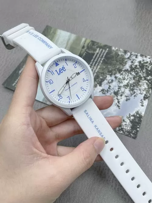 宜家维吉斯白色电子表怎么调